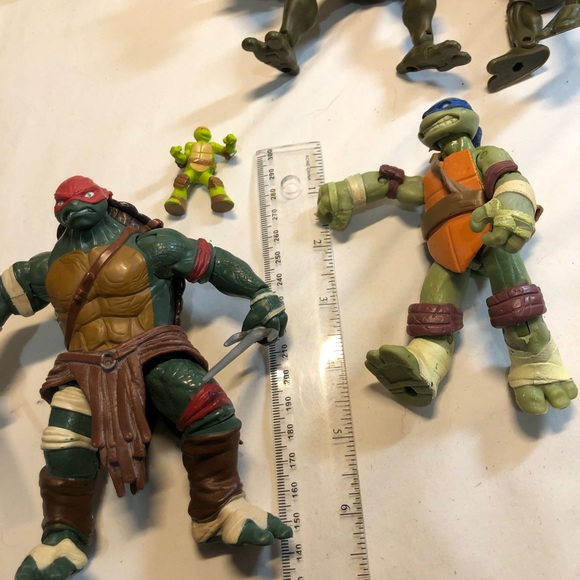 Lot Of 15 Assorted Teenage Mutant Ninja Turtles TMNT 2002-2012 - Picture 6 of 11